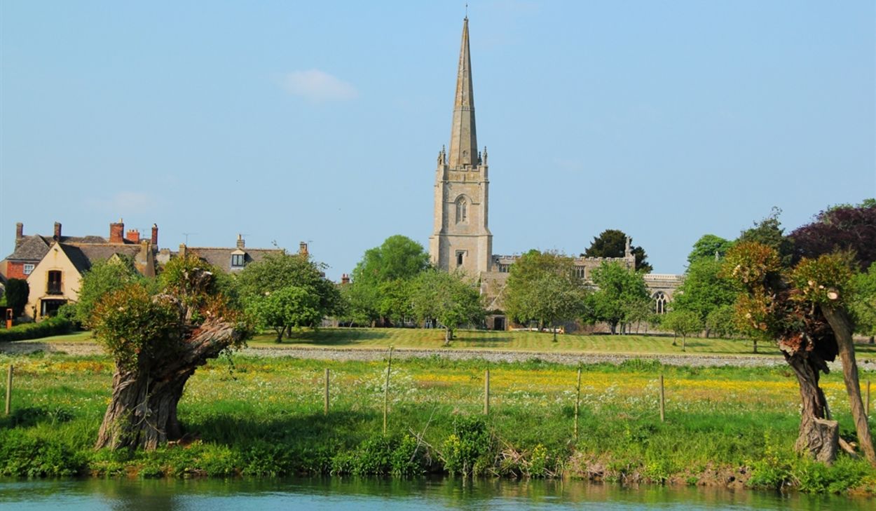 Grounds and garden maintenance in Lechlade