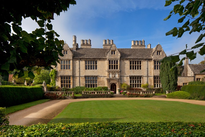 Grounds and garden maintenance in Yarnton